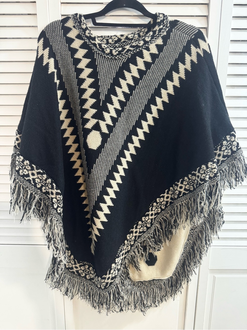 Bo Da Fa Black and Cream Geometric Fringe Poncho